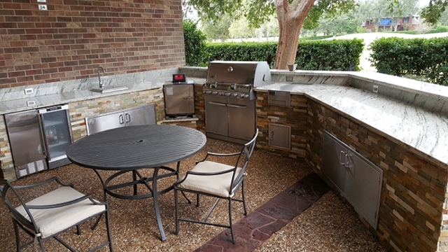 Outdoor Kitchen