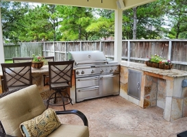 Outdoor Kitchen