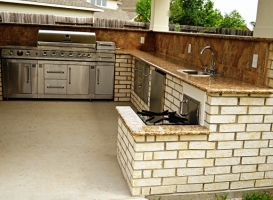 Outdoor Kitchen