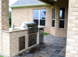 Outdoor Kitchen